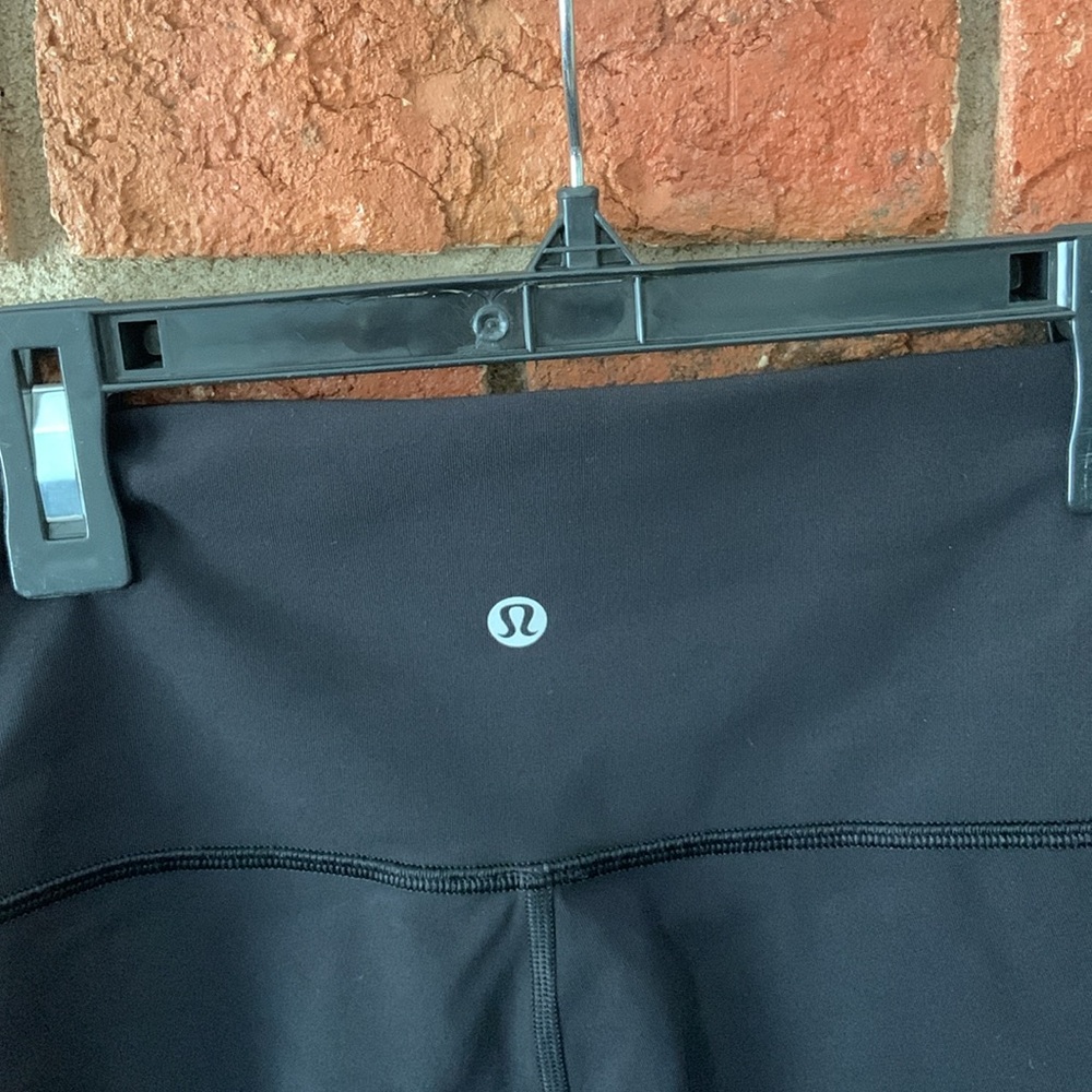 Lululemon Black Wunder Under High-Waisted Athletic Capri Leggings - Picture 8 of 10